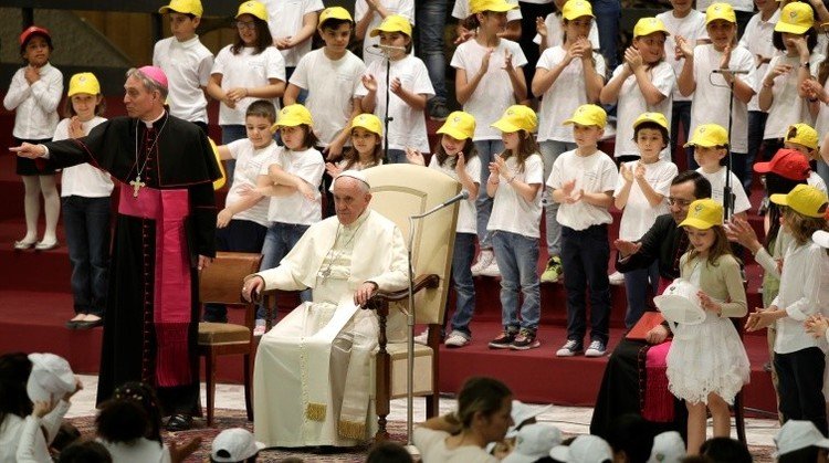 Papa Francisco: "Mucha gente poderosa no quiere la paz porque vive de las guerras"