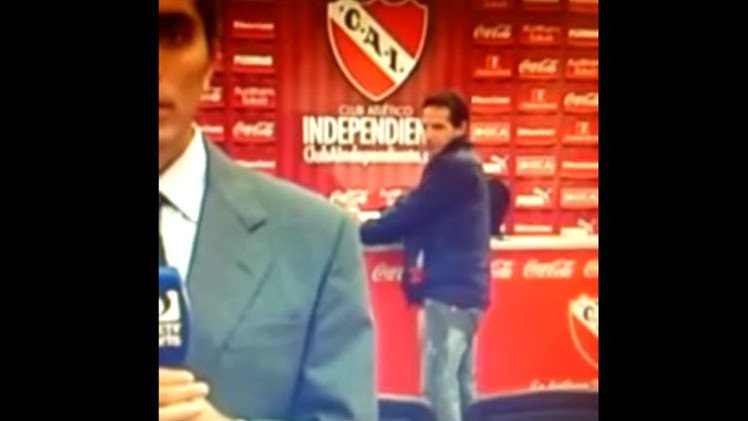 Un argentino roba 'en directo' una tableta de la sala de prensa del Atlético Independiente
