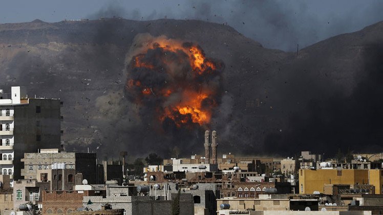 IMPACTANTES IMÁGENES: La coalición bombardea Yemen horas antes del inicio de la tregua