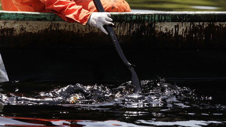 EE.UU.: La fuga de petróleo en el golfo de México puede durar 100 años