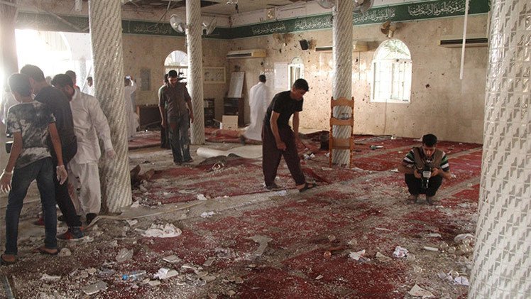 Video: 20 muertos y 80 heridos en un ataque terrorista del EI a una mezquita en Arabia Saudita