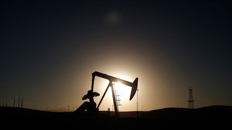 Días contados para el petróleo: ¿qué recurso le está pisando los talones al oro negro?