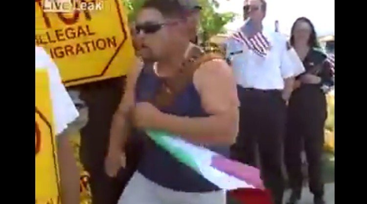 Un mexicano arruina una protesta contra inmigrantes en EE.UU.