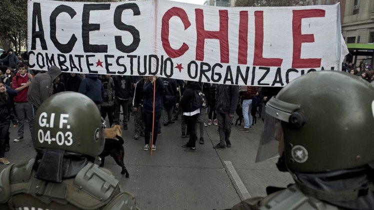 Una protesta estudiantil contra la represión policial en Santiago de Chile termina con choques