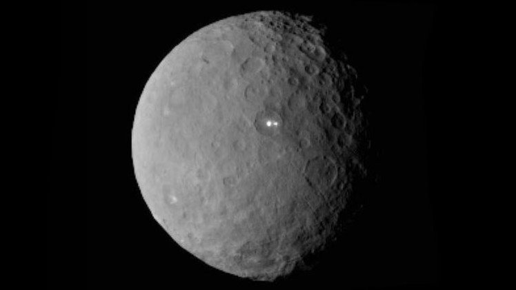 La NASA pide ayuda a los internautas tras desconcierto por el misterioso brillo de Ceres