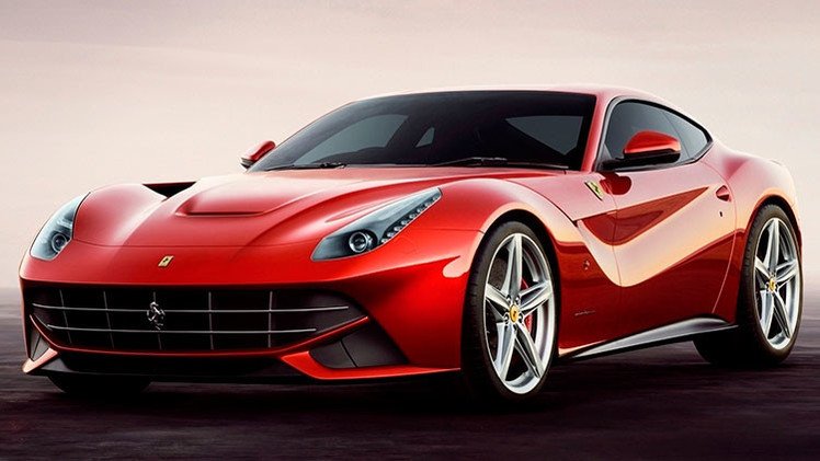 'Test Drive' nivel novato: Un inexperto conductor estrella su flamante Ferrari en Dubái
