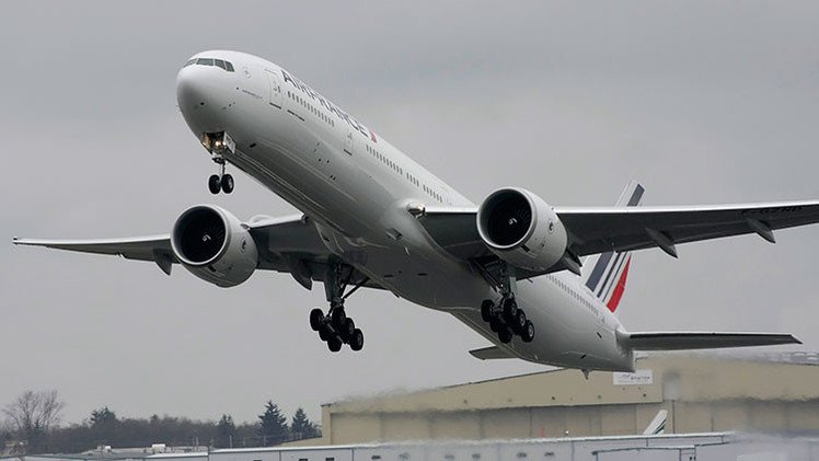 Un Boeing de Air France estuvo a punto de chocar contra un volcán activo en África 