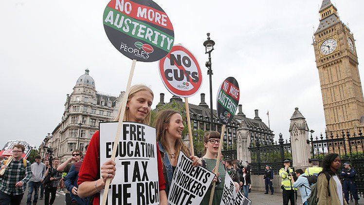 Protestas en Londres contra las medidas de ajustes tras el discurso de la reina 