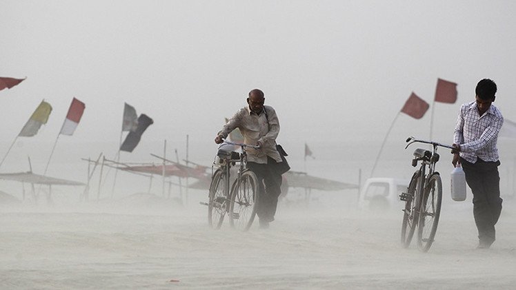 Fotos: La mortífera ola de calor de la India derrite el asfalto