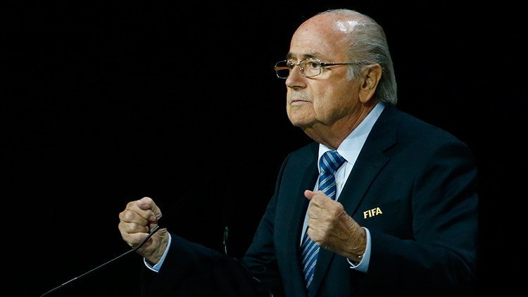 Medios reportan que EE.UU. investiga a Blatter por corrupción en la FIFA