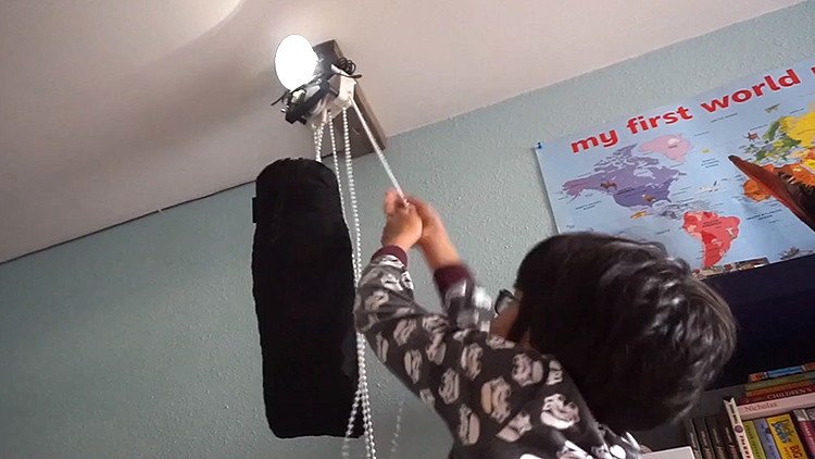 Video: Una lámpara que funciona sin electricidad, baterías, ni luz solar