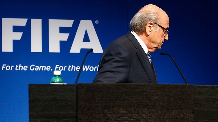 Blatter emprende la reforma de la FIFA tras el escándalo de corrupción