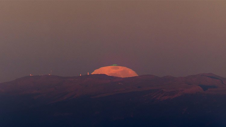 Foto, Video: Captan en las islas Canarias un extraño rayo lunar de color verde