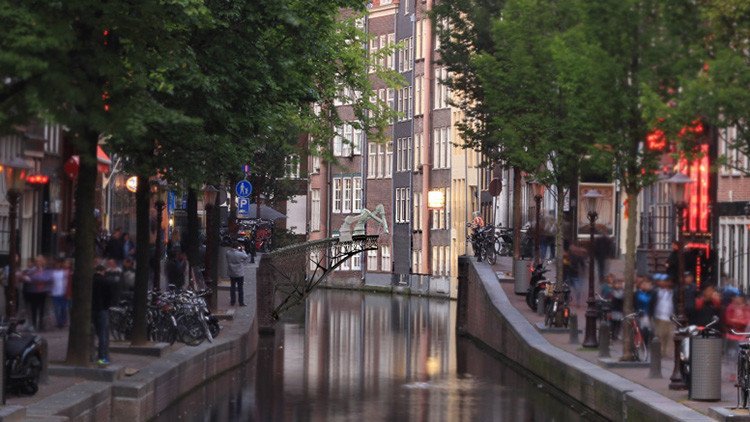 Impresoras robóticas tenderán el primer puente 3D sobre un canal de Amsterdam 