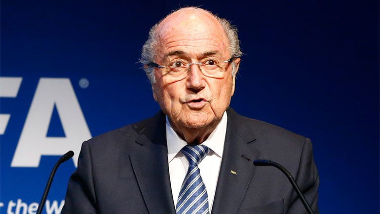 Blatter habría renunciado tras consultarlo con una exfiscal de EE.UU.