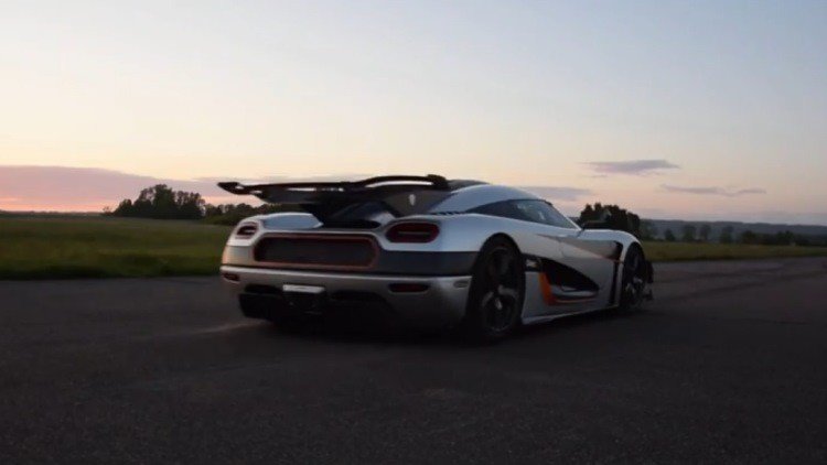 El hypercar de Koenigsegg pasa por encima del récord de aceleración de 0 a 300 km/h 