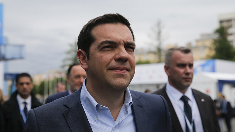 Tsipras pide a Europa dejar de verse a sí misma como "el ombligo del mundo"