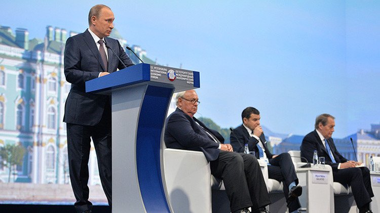 Putin: "Rusia y China piensan globalmente: no construimos alianzas contra nadie sino a favor"