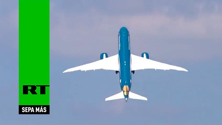 El espectacular despegue 'vertical' del nuevo Boeing 787