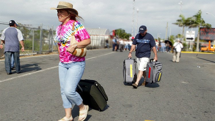 Los puertorriqueños abandonan en masa su país bajo la amenaza de 'default'