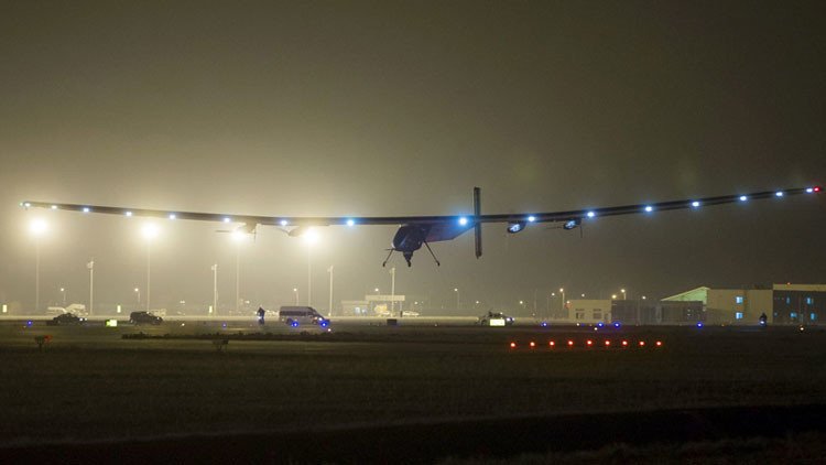 El mal tiempo obliga al Solar Impulse II a aplazar la reanudación de su vuelta al mundo