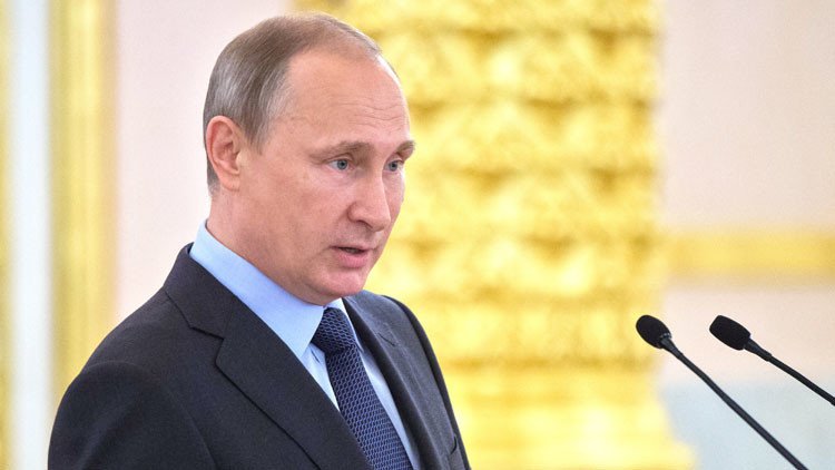Putin: "Un Ejército fuerte garantiza la seguridad de Rusia ante los riesgos actuales"