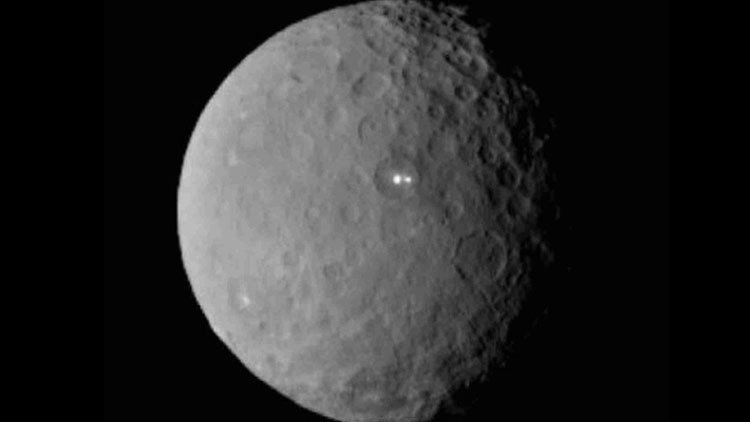 Pirámide y manchas brillantes: qué son en realidad los misteriosos descubrimientos en Ceres