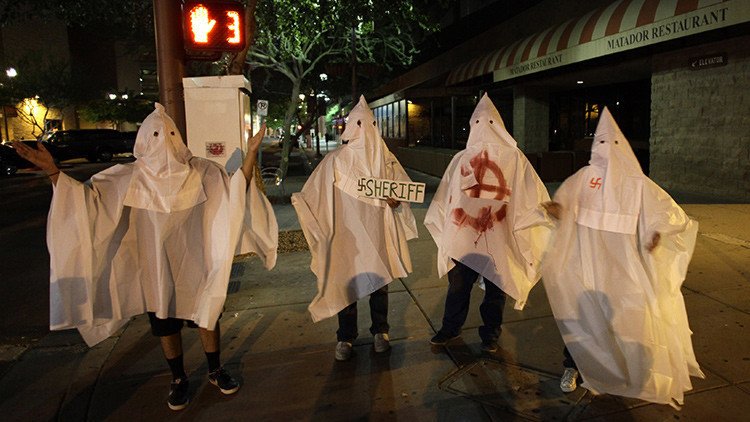Ku Klux Klan busca reclutar miembros para reavivar la guerra racial en EE.UU.