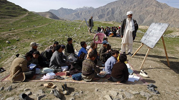 EE.UU. financió escuelas y universidades inexistentes en Afganistán