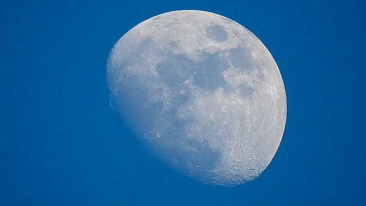 Un 'zoom' tan potente que puedes ver cómo se mueve la luna