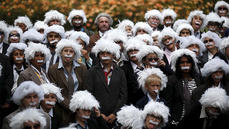 EE.UU.: Baten en Los Ángeles el récord mundial de imitadores de Einstein