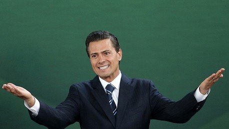 Peña Nieto indigna a México al posar como celebridad para la revista '¡Hola!'  - RT