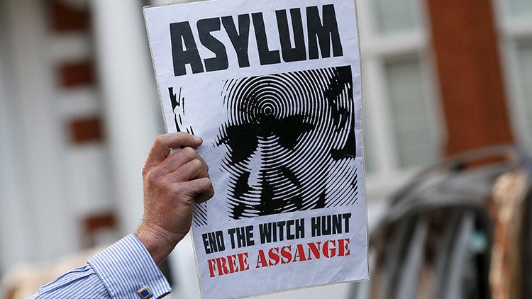 Julian Assange pide al presidente Hollande asilo en Francia a través de 'Le Monde'