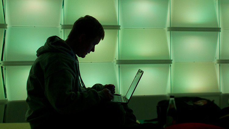 "Alguien tiene que oponerse a ellos": 'Hackers' bloquean miles de cuentas del EI