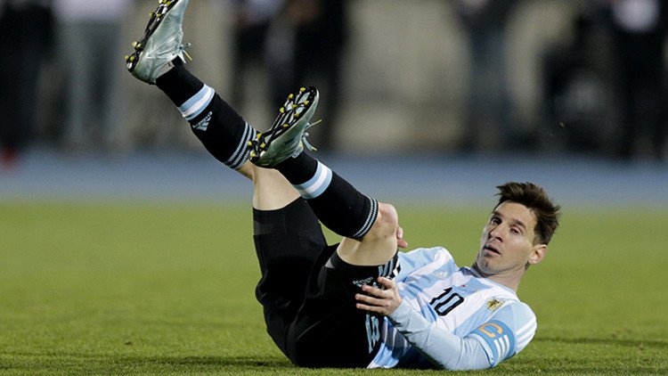La prensa argentina critica a Messi: "Está mal puesta la cinta de capitán"