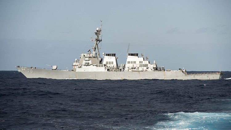Un destructor de la Armada de EE.UU. llega al mar Negro