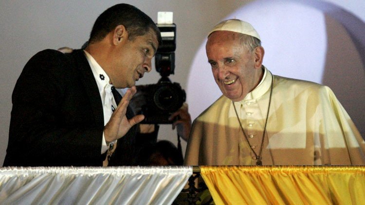 ¿Qué regalos le hizo el papa Francisco al presidente de Ecuador?