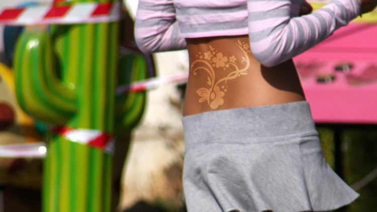Médicos advierten de los graves riesgos del tatuaje solar, la nueva tendencia entre los jóvenes
