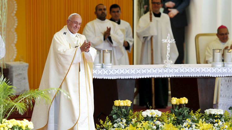 Papa Francisco: "Dios bendiga a la mujer paraguaya, la más gloriosa de América"