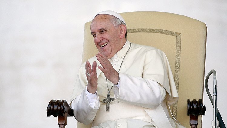 El papa Francisco llama a los jóvenes a contagiar la amistad de Jesús a través del WhatsApp 