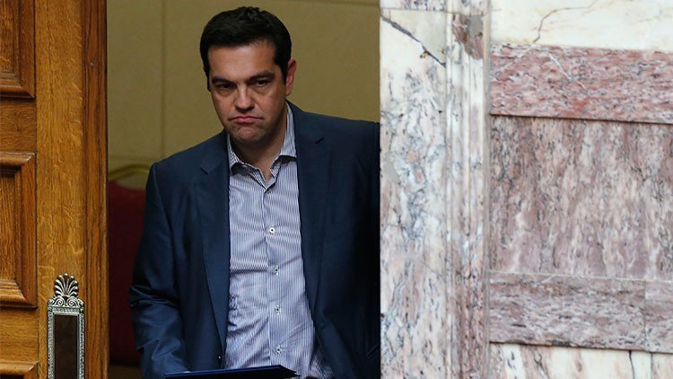 Ministro griego: Tsipras se enfrentó en Bruselas a un intento de "derrocamiento"