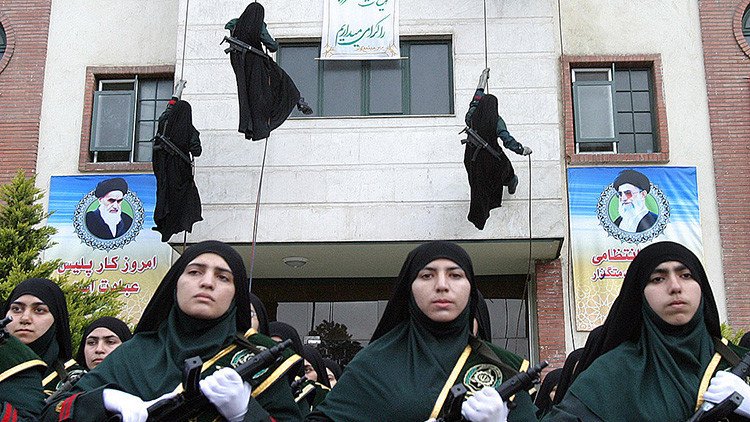 Las sorprendentes mujeres ninjas de la policía iraní
