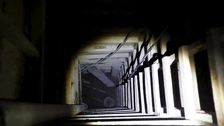Video: Primeras imágenes del interior del túnel por donde huyó 'El Chapo'