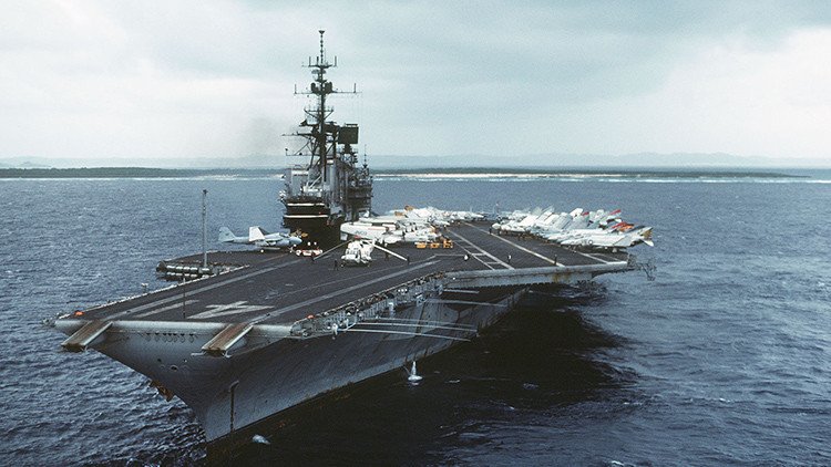 EE.UU.: El portaaviones-museo USS Midway está en llamas