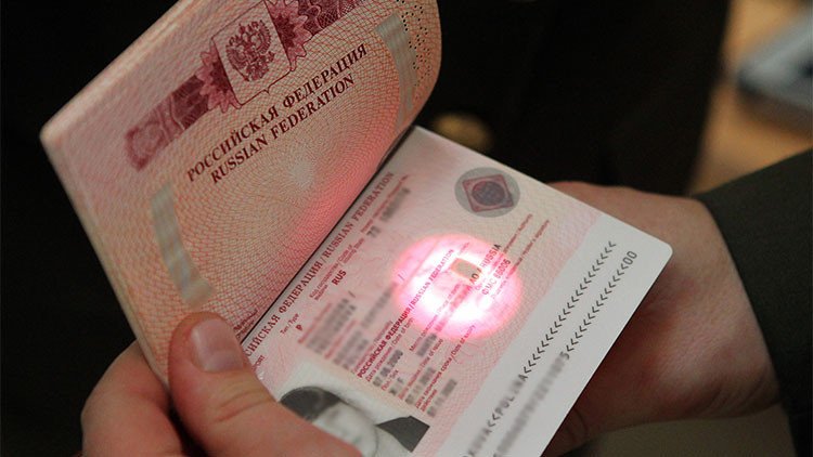 La UE desmiente a Kiev: No se anularán los visados a los rusos que visiten Crimea