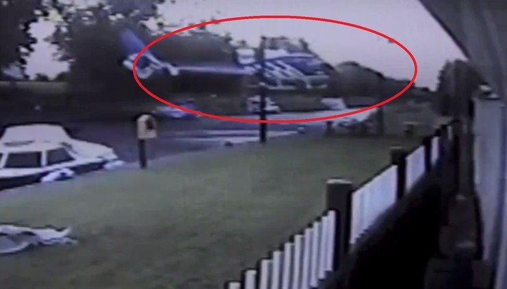 Un irlandés se estrella en su helicóptero contra un pub