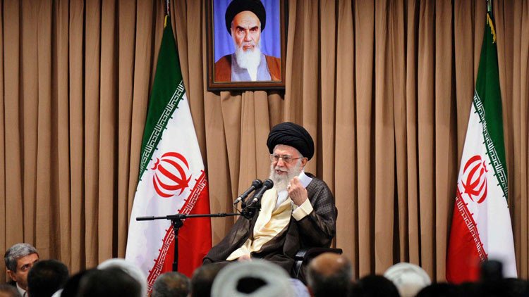 Alí Jamenei: La política de Irán contra el "arrogante" EE.UU. "no va a cambiar"