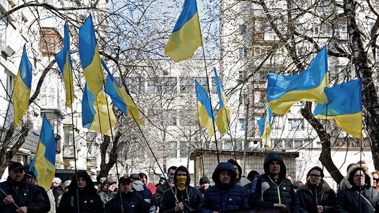 "Poroshenko, dimite", "¿Dónde están las reformas?": Miles de ucranianos protestan contra el gobierno