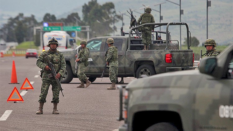 México: El Ejército irrumpe en Michoacán dejando varios menores heridos 