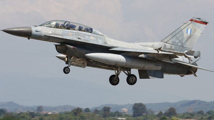 Una noticia falsa se hace viral: un piloto griego 'secuestra' un F-16 para sacar dinero en Turquía
